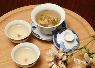 喝白茶少中暑