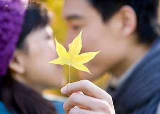 跟这8类人接吻会染病