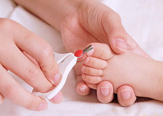 给婴幼儿剪指甲要注意4点