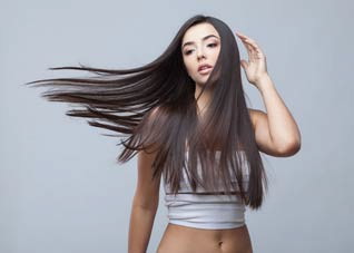 警惕：女性常打薄头发会使其分叉