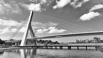 中企承建的科特迪瓦斜拉桥竣工通车