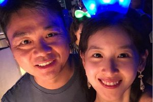 刘强东章泽天夫妇否认移民美国：无中生有已报案