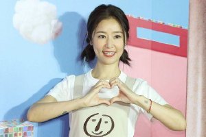 林心如回应女儿正面照曝光 喊话大家帮打马赛克