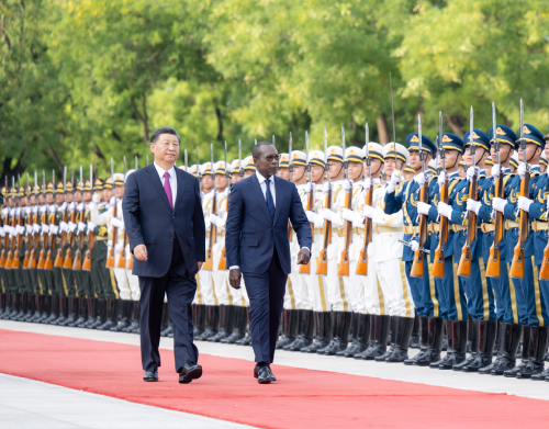 习近平同贝宁总统塔隆会谈