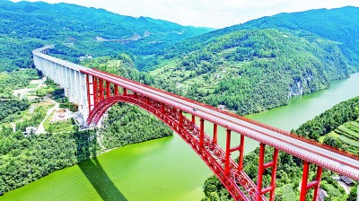 走，沿着公路与山海相逢